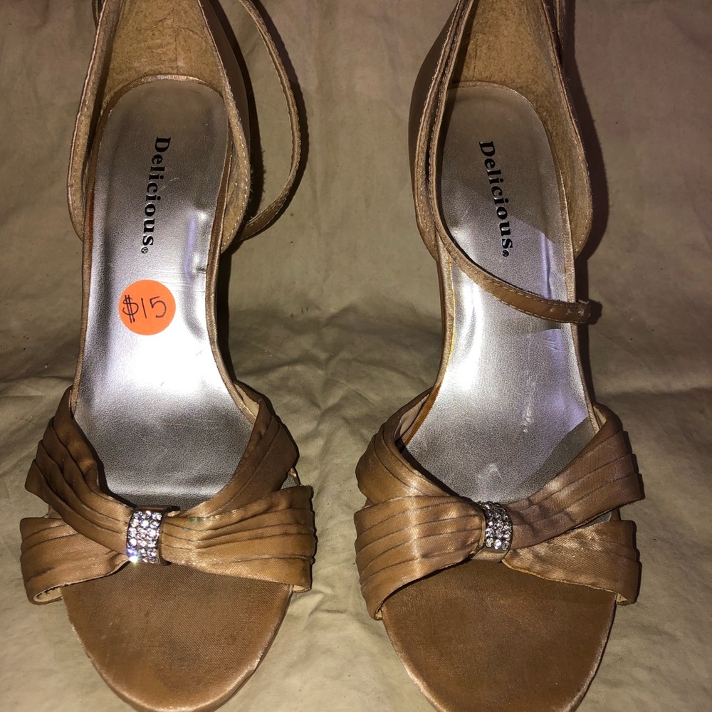 Slightly worn delicious heel with cute strap